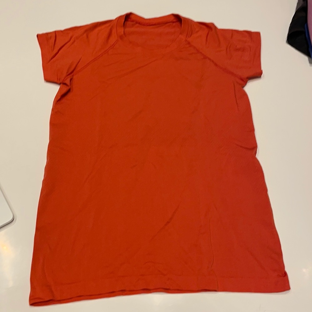 Lululemon swiftly  t shirt  size 8